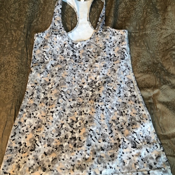 Lululemon racerback size 8 - Picture 2 of 5